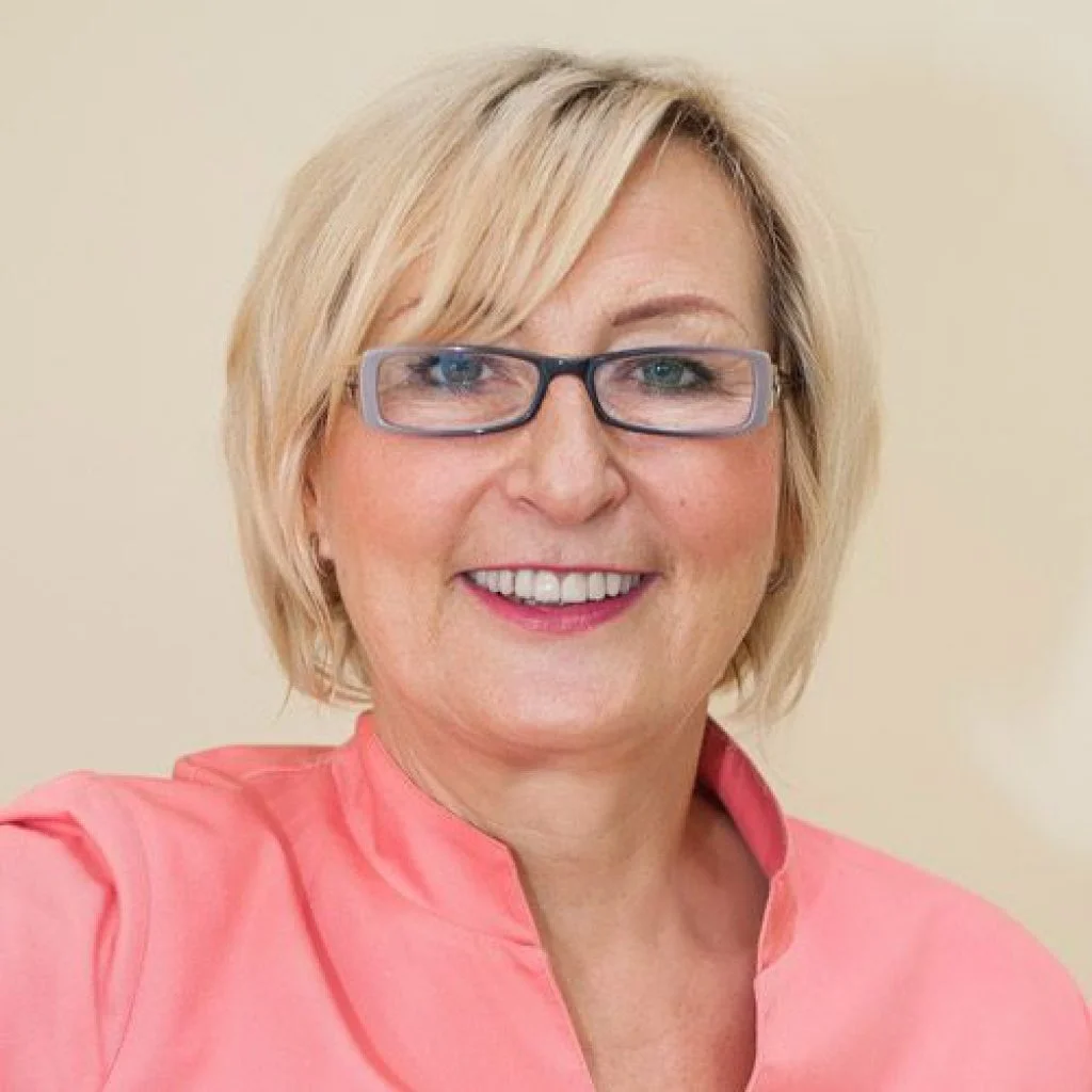 Lek. dent. Barbara Witkowska w swoim gabinecie stomatologicznym